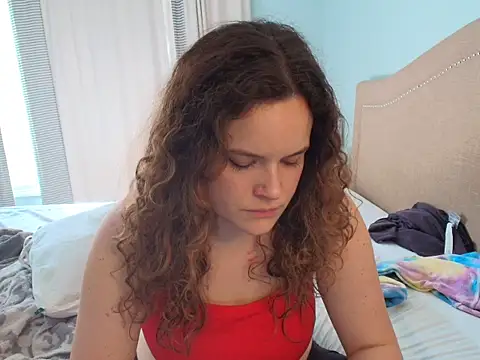 ClaireZX online show from 10/12/25, 08:52