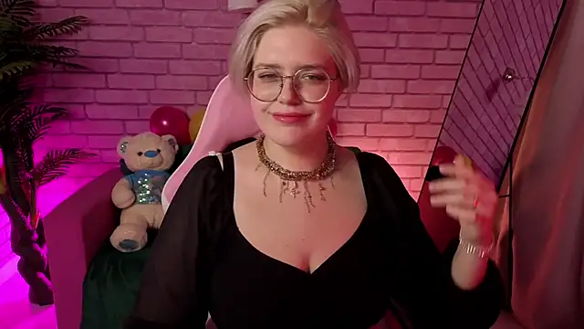 DominiqueSweetie online show from 11/25/25, 12:16