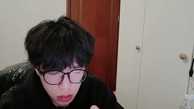 hangzi-0011 online show from 12/18/25, 11:16