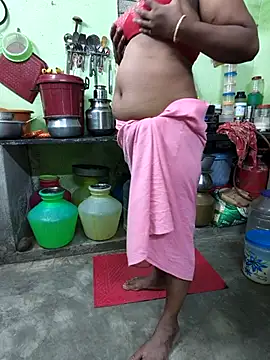 Snapshot of Tamilselviroja- chatting on 10/30/25, 04:08 Tamilselviroja- online show from 10/30/25, 04:08