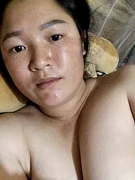 Snapshot of linhmiucute chatting on 09/29/25, 12:05 linhmiucute online show from 09/29/25, 12:05