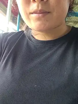 Snapshot of linhmiucute chatting on 10/10/25, 04:55 linhmiucute online show from 10/10/25, 04:55