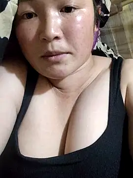 Snapshot of linhmiucute chatting on 10/17/25, 02:30 linhmiucute online show from 10/17/25, 02:30