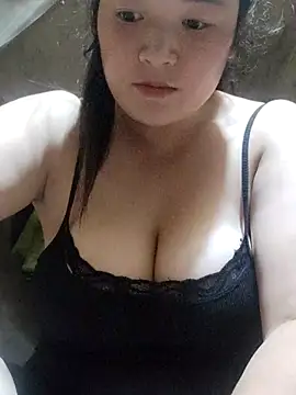 Snapshot of linhmiucute chatting on 10/24/25, 01:07 linhmiucute online show from 10/24/25, 01:07