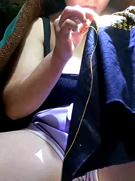 Snapshot of linhmiucute chatting on 10/26/25, 01:33 linhmiucute online show from 10/26/25, 01:33