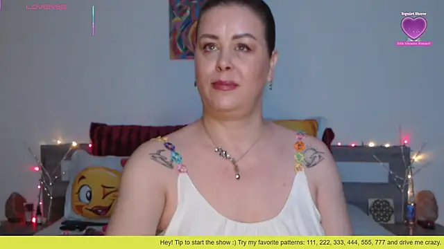 Snapshot of 1Felicity1 chatting on 10/27/25, 05:11 1Felicity1 online show from 10/27/25, 05:11