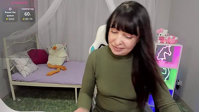 Snapshot of LindaRomero chatting on 11/09/25, 11:08 LindaRomero online show from 11/09/25, 11:08