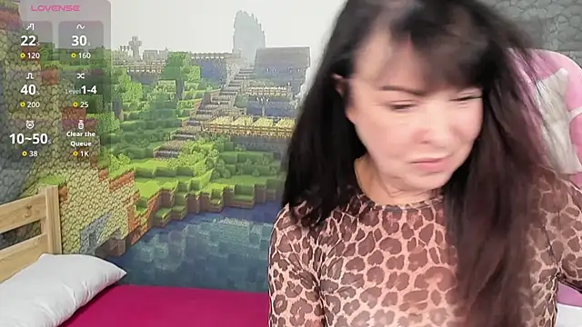 Snapshot of LindaRomero chatting on 11/12/25, 10:37 LindaRomero online show from 11/12/25, 10:37