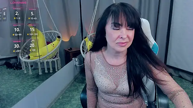 Snapshot of LindaRomero chatting on 12/18/25, 09:59 LindaRomero online show from 12/18/25, 09:59