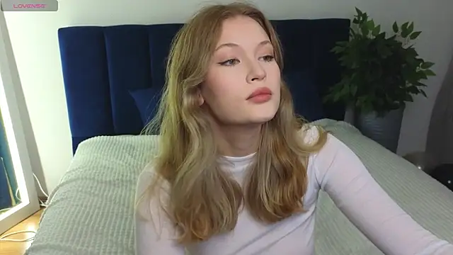 julia di online show from 10/31/25, 08:48