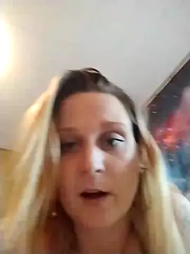 Queen2454 online show from 11/30/25, 02:59