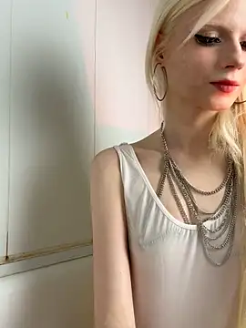 Snapshot of bunnyirisluv chatting on 12/04/25, 04:05 bunnyirisluv online show from 12/04/25, 04:05