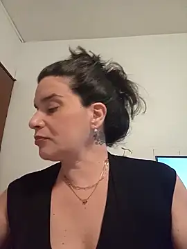 Snapshot of MoritaSalvaj chatting on 10/01/25, 12:27 MoritaSalvaj online show from 10/01/25, 12:27