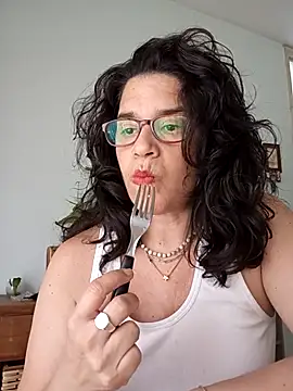 Snapshot of MoritaSalvaj chatting on 10/14/25, 08:20 MoritaSalvaj online show from 10/14/25, 08:20