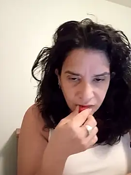 Snapshot of MoritaSalvaj chatting on 10/18/25, 10:43 MoritaSalvaj online show from 10/18/25, 10:43