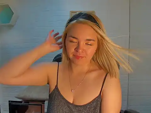 Eily Blunts online show from 10/15/25, 07:58