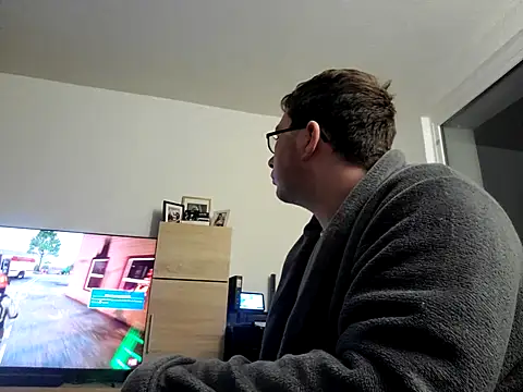 Snapshot of stivi2526 chatting on 11/19/25, 10:43 stivi2526 online show from 11/19/25, 10:43