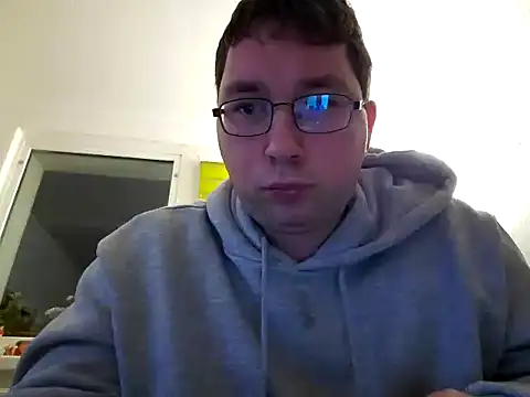 Snapshot of stivi2526 chatting on 11/24/25, 10:42 stivi2526 online show from 11/24/25, 10:42