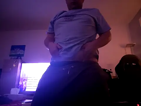 Snapshot of stivi2526 chatting on 12/17/25, 09:43 stivi2526 online show from 12/17/25, 09:43