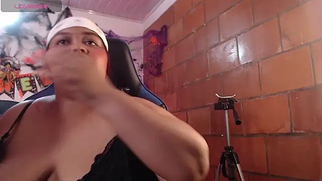 Snapshot of Melody_Slut chatting on 10/07/25, 11:24 Melody Slut online show from 10/07/25, 11:24