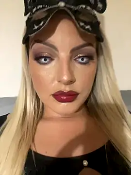 Snapshot of Diamondxoxx chatting on 10/31/25, 08:10 Diamondxoxx online show from 10/31/25, 08:10