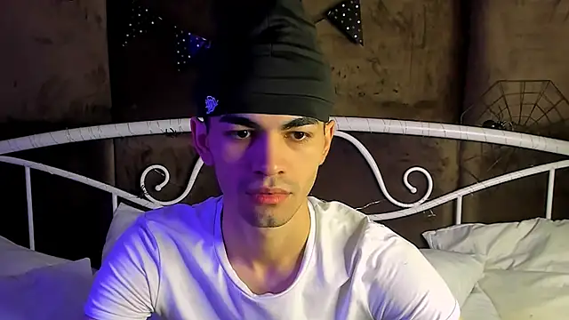 Snapshot of JaremyHarris chatting on 11/02/25, 08:33 JaremyHarris online show from 11/02/25, 08:33