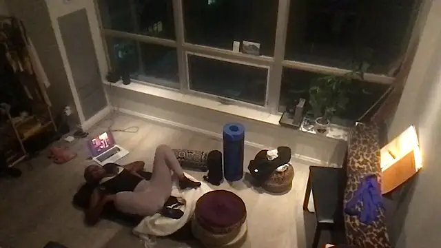 tia   fox online show from 10/28/25, 03:54