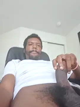 Snapshot of MrBigDickShow chatting on 10/17/25, 03:25 MrBigDickShow online show from 10/17/25, 03:25