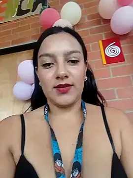 Snapshot of Sexy_Nayra_outdoors chatting on 10/24/25, 06:04 Sexy Nayra outdoors online show from 10/24/25, 06:04