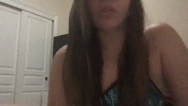 Snapshot of bunnygorl12 chatting on 10/29/25, 06:04 bunnygorl12 online show from 10/29/25, 06:04