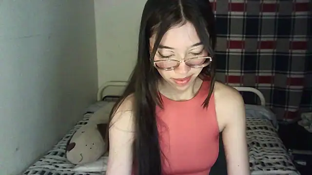 Snapshot of Mikha_Ela chatting on 10/31/25, 06:25 Mikha Ela online show from 10/31/25, 06:25