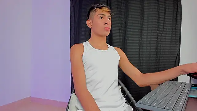 Snapshot of cherub_ chatting on 10/04/25, 01:36 cherub  online show from 10/04/25, 01:36