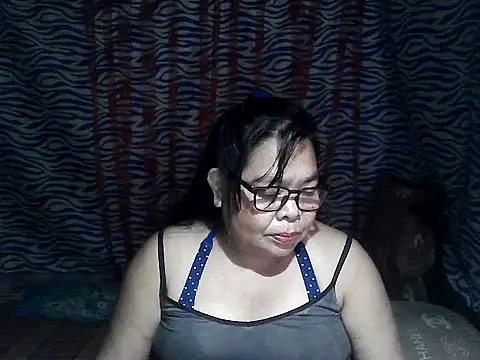 Snapshot of cris_tita chatting on 02/14/26, 12:24 cris tita online show from 02/14/26, 12:24