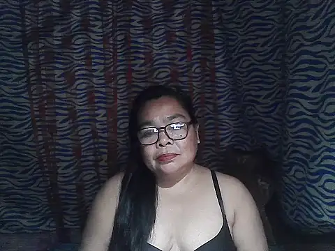 Snapshot of cris_tita chatting on 02/15/26, 12:03 cris tita online show from 02/15/26, 12:03