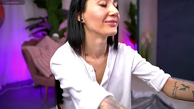 Snapshot of SerenaVelour chatting on 10/21/25, 10:27 SerenaVelour online show from 10/21/25, 10:27