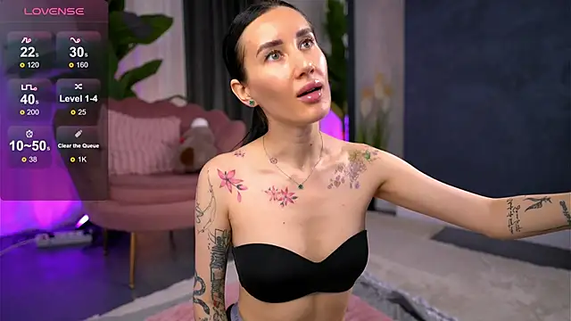 Snapshot of SerenaVelour chatting on 10/24/25, 10:11 SerenaVelour online show from 10/24/25, 10:11