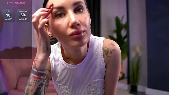 Snapshot of SerenaVelour chatting on 11/04/25, 11:09 SerenaVelour online show from 11/04/25, 11:09