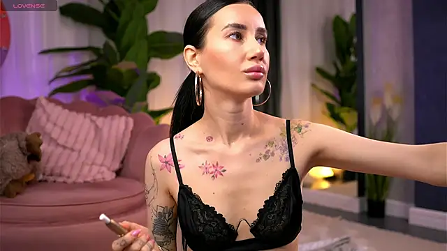 Snapshot of SerenaVelour chatting on 11/13/25, 11:20 SerenaVelour online show from 11/13/25, 11:20