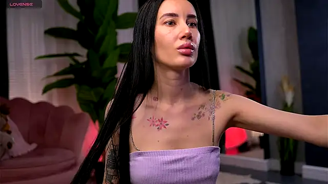 Snapshot of SerenaVelour chatting on 12/02/25, 11:59 SerenaVelour online show from 12/02/25, 11:59