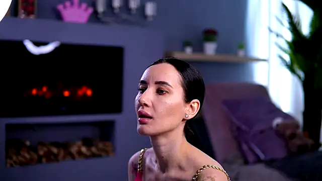 Snapshot of SerenaVelour chatting on 12/14/25, 09:08 SerenaVelour online show from 12/14/25, 09:08