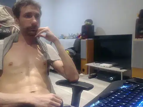 LoyalDoggie online show from 06/11/26, 07:12