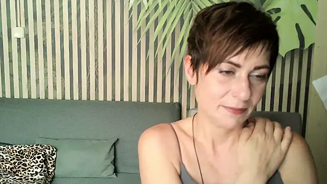 Ashley Brookss online show from 10/17/25, 07:22