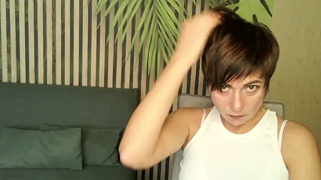 Ashley Brookss online show from 10/18/25, 06:48