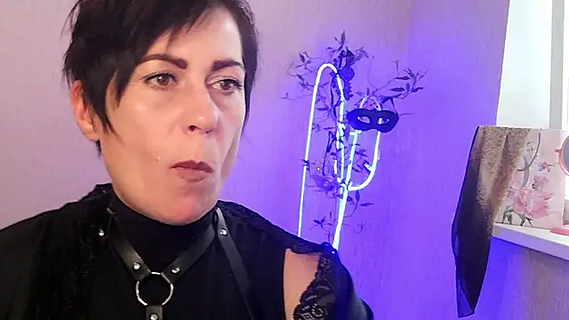 Snapshot of Ashley_Brookss chatting on 11/12/25, 10:48 Ashley Brookss online show from 11/12/25, 10:48