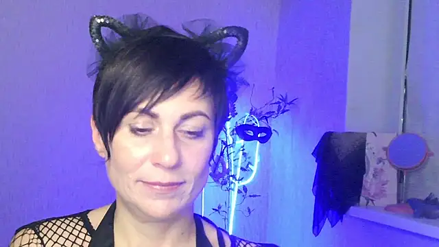 Snapshot of Ashley_Brookss chatting on 11/15/25, 11:21 Ashley Brookss online show from 11/15/25, 11:21