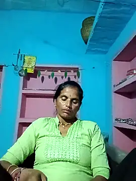Snapshot of Mohni_cute chatting on 10/19/25, 12:39 Mohni cute online show from 10/19/25, 12:39