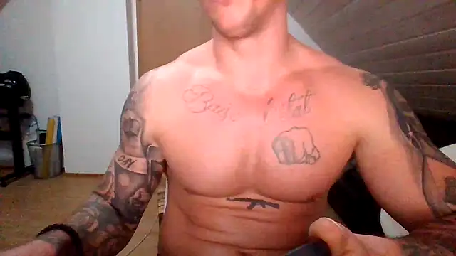 Snapshot of TheGreatWhite33 chatting on 10/24/25, 04:20 TheGreatWhite33 online show from 10/24/25, 04:20