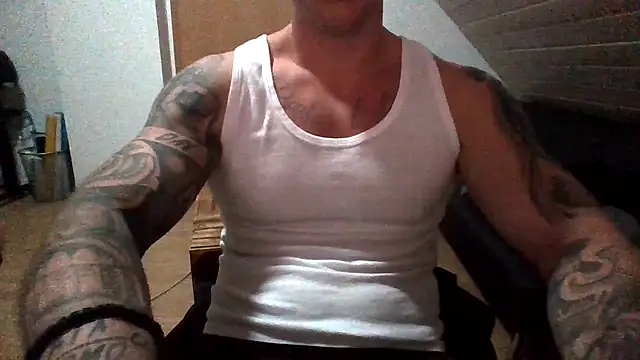 Snapshot of TheGreatWhite33 chatting on 10/24/25, 08:05 TheGreatWhite33 online show from 10/24/25, 08:05