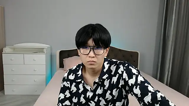 KaiChicken online show from 12/04/25, 01:04