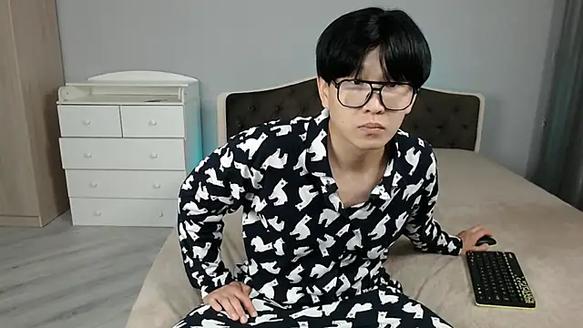 KaiChicken online show from 12/05/25, 09:40